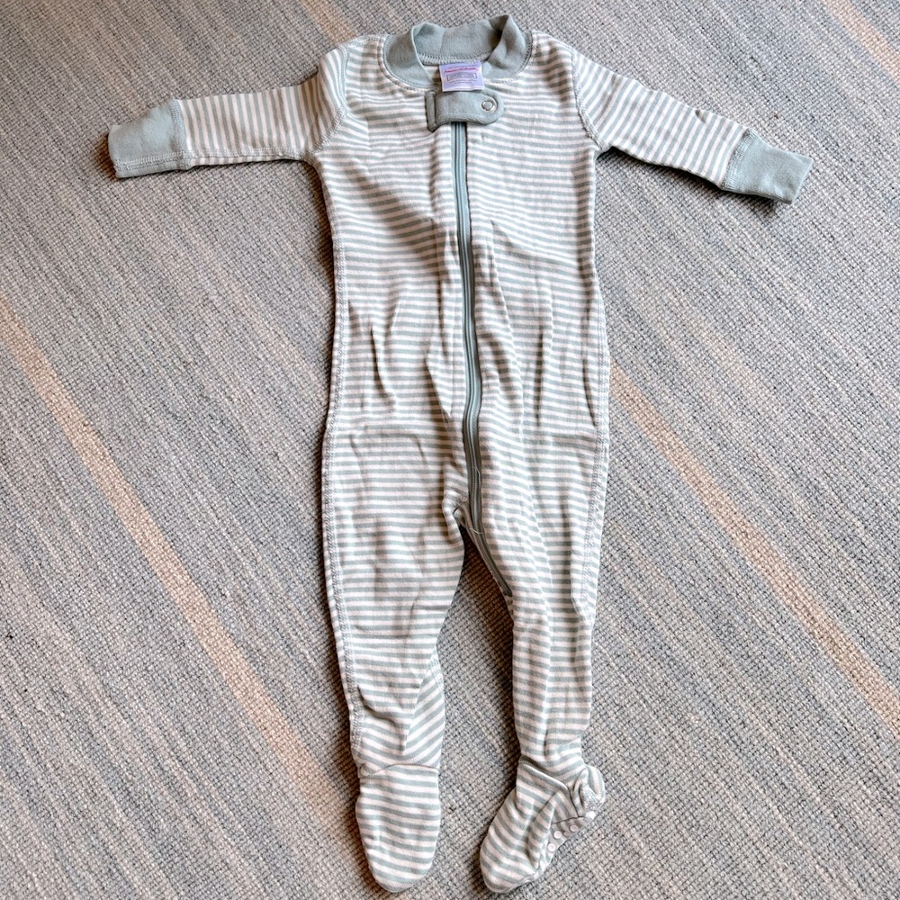 Hanna Andersson- NWOT blueish/green striped footie zip up sleeper.0-3 months